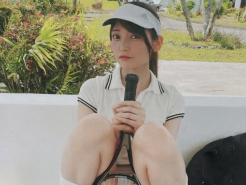 「これはマズイ」似鳥沙也加、パンツ丸見えテニスウエア姿！ 「めちゃくちゃ似合ってる」「えろい」