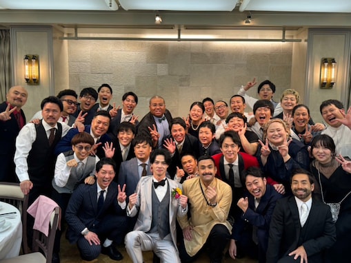 「千鳥の?」ニューヨーク屋敷、“ノブ”の結婚式ショット公開もファン困惑「え、ノブどこにおる、、、？」