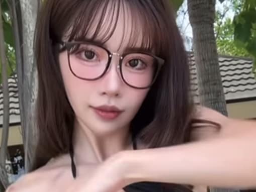 「プリンプリンでたまらない」深田えいみ、際どいビキニ姿のダンス動画にファンもん絶！ 「SEXYですネ」