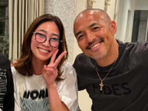 小野伸二の美人妻、45歳バースデーショット＆夫婦ショット公開！ 「愛に溢れてる」「いつも仲良しで微笑ましい」