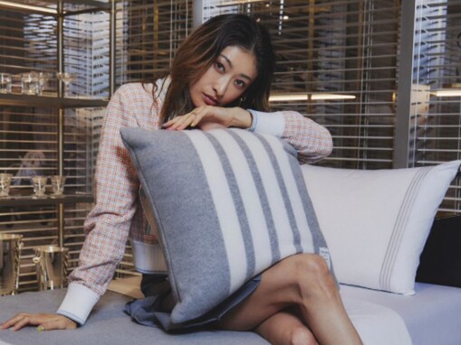 「学生みたい」山田優、ほっそり美脚際立つモデルショットに反響！ 「憧れちゃいます」「素敵です」