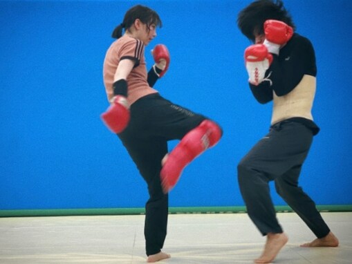 「フォームがプロみたい」のん、アクション練習風景を公開で反響！ 「秒殺間違いなし」「いい蹴り」