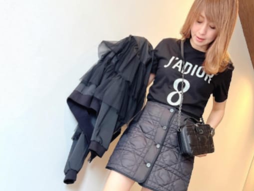 「20代にしか見えない」渡辺美奈代、54歳の美脚あらわに！ スタイル抜群の姿に「脚細っ」と驚きの声