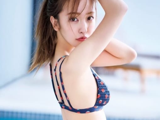 「ママに見えない」板野友美、美尻あらわなグラビアショットに「勇気のいることだったと思います！」反響