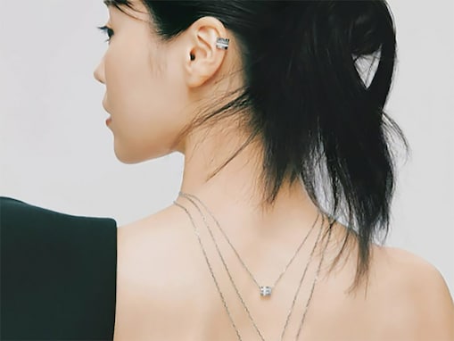 「女神です」有村架純、美背中あらわな姿にファンもん絶！ 「天使の羽見えてます」「背中も美しい」