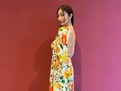 「背中がほんとうに綺麗」MEGUMI、美背中大胆露出の衣装ショットに反響！ 「カッコ良すぎます」