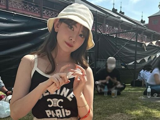 「足きれいすぎる」小嶋陽菜、超ミニ丈で圧巻の美脚をあらわに！ 「サイキョーです」「素敵です」の声
