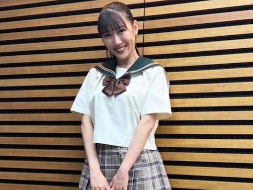 「まだいけるかな？」高城れに、30歳のミニスカ制服ショットに反響！ 「まだまだ余裕」「現役jkより」