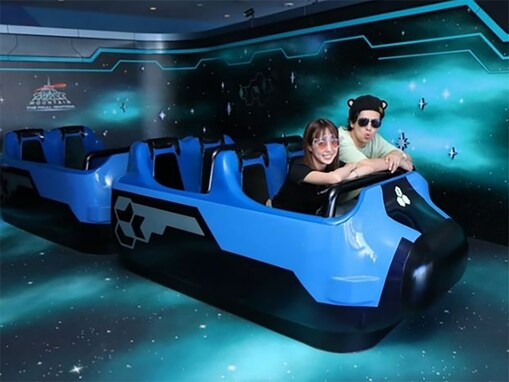 川崎希、イケメン夫＆子どもとのディズニーショット公開！ エルサに扮した長女の顔出しショットも