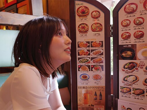 「ばっさー居たらビビる」本田翼、ファミレスで食事をするオフな姿に反響続々！ 「目に星がいっぱい」