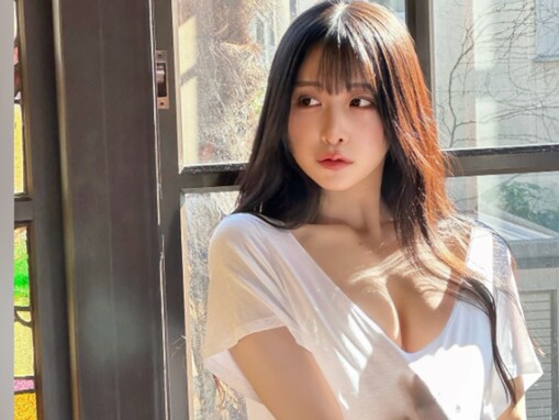 「谷間ヤバイ」真島なおみ、Tシャツ1枚？ で美乳＆太ももあらわに！ 「透けてるのえっちぃ」