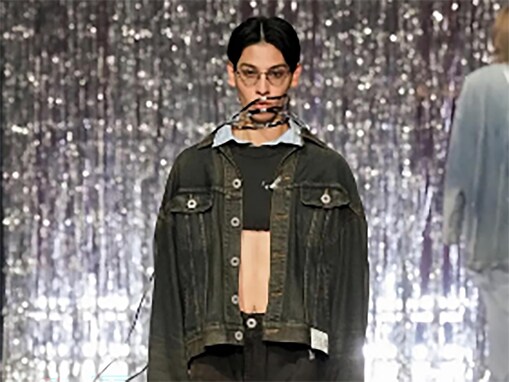 「色気がすごい」ラウール、バキバキ腹筋あらわなパリコレショット披露！ 「本当にカッコいい生き様」