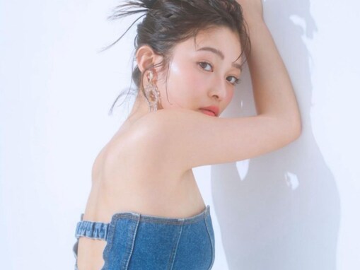 「大人の色気が」井上咲楽、ノーブラ？ 大胆肌見せショット公開！ 「めちゃめちゃセクシー」「綺麗すぎる、、」