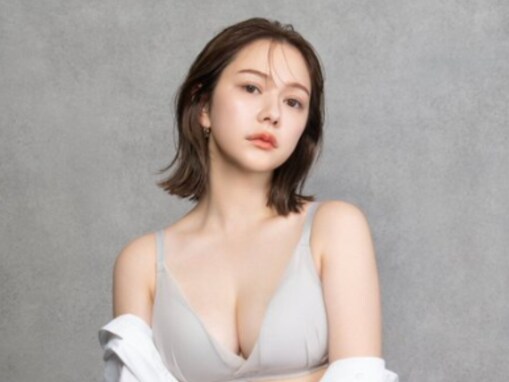 「だいぶデカい」村重杏奈、“おっぱい大先生過ぎ”なランジェリー姿！ 「触ってみたい」「ベストバスト賞」