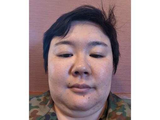 「寝起きかな？」やす子、ドアップの寝起き？ ショットに反響！ 「お肌ピカピカ」「髪の毛…」の声も