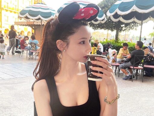 「まさに夢の国だな」ダレノガレ明美、谷間あらわなタンクトップ姿にファンもん絶！ 「美しい」