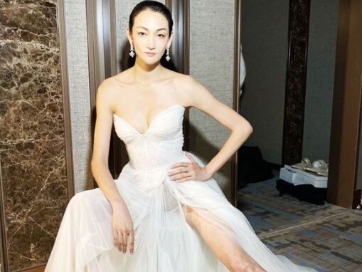 「人間ですか？」冨永愛、圧巻美脚＆美乳あらわな姿を披露し反響！ 「見とれてしまいます」「美しすぎ」