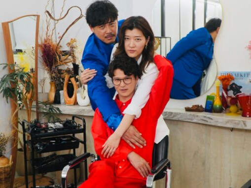 「Perfumeっぽい」ヒコロヒー、アルピー平子ら“人間サインポール”密着ショットに反響！「いいメンツ」