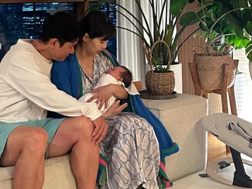 元ICONIQ・伊藤ゆみ、豪華自宅でイケメン夫＆子どもとの家族ショット公開！ 「とても美しい写真」