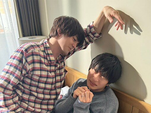 『おっさんずラブ』公式、田中圭＆林遣都の壁ドンショット公開でファン大歓喜！ 「卒倒しかけました」