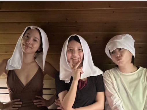 「ドラマのポスターみたい」人気女性俳優、プライベートのサウナショットが話題！ 「可愛い好きすぎる」