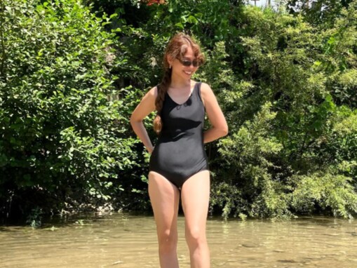 peco、美脚あらわな水着姿を公開！ 「pecoちゃんのスタイルが理想」「水着もシンプルでお似合いで」