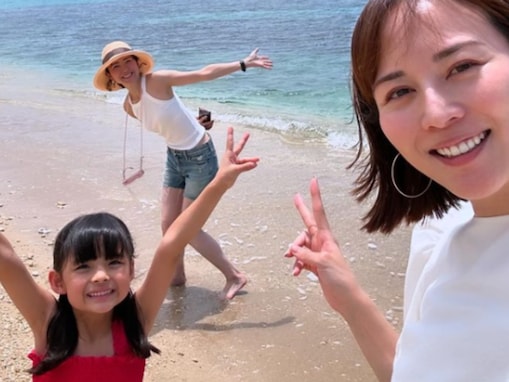 比嘉愛未、“推し”の子どもらと夏休みショット公開！ 「2人とも癒しです」「むちゃくちゃ可愛ええ」