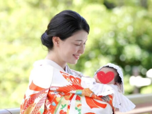 橋本マナミ、第2子のお宮参りを報告！ 「すっかりママの優しいお顔に」「お坊さん、すんごく嬉しそう」
