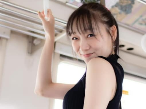 「レアじゃない？」須田亜香里、ファン撮影の電車内ショットに「可愛すぎるから逮捕」「保存したよ」