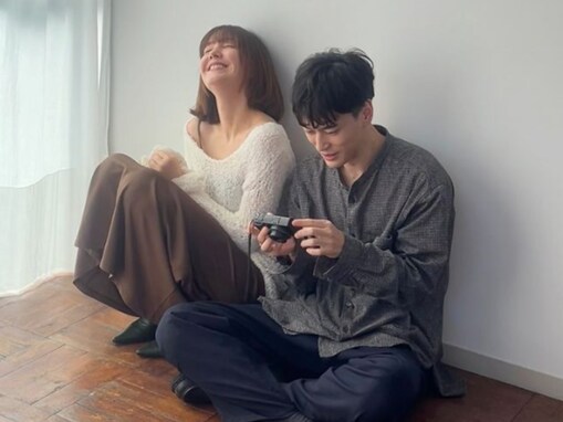 トリンドル玲奈、イケメン夫の30歳誕生日に夫婦ショット！ 「愛と幸せが滲み出てる」「幸せなんですね」