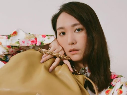 新垣結衣、顔小さすぎ＆脚長すぎ圧巻のモデルショット公開！ スタイル抜群でアンニュイな表情を披露