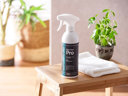 場所を選ばず、素早くしっかりカビ汚れを落とせるハイパワー洗剤「モルクリアプロ」