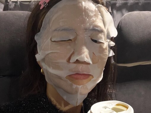 人気ママタレント、ロケバスでのメイク中ショットに「ひどすぎるやろ！」とツッコミ！ 「別人みたい」の声