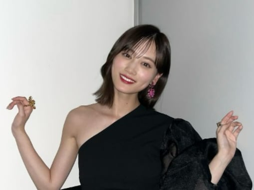 「衝撃が走ったよ…」山下美月、ばっさりボブヘア＆肩出しドレスショットに反響！ 「全部完璧すぎる」