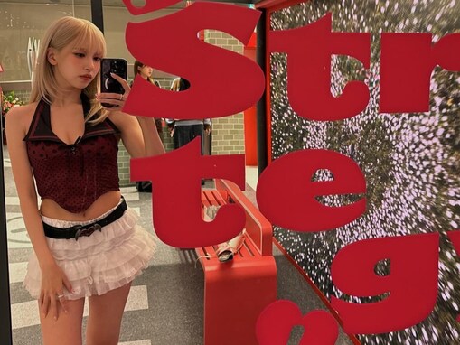 「美の暴力」TWICE・ミナ、美脚＆おなか際立つ自撮りショットに反響！ 「大優勝すぎるよ」