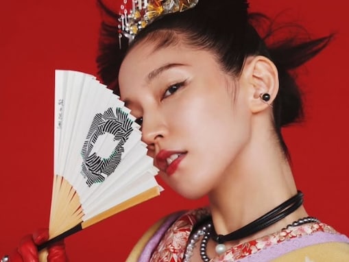 「まさに大和撫子」吉岡里帆、アートな着物姿に反響！ 「これだけ綺麗なら何着ても楽しいだろうなあ…」