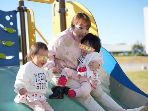 「めっちゃ成長してる！」柳原可奈子、娘2人と公園で遊ぶ姿に反響！ 「全力で遊んじゃうかなこさん」