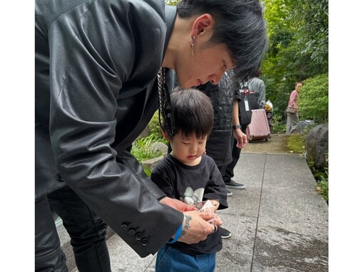 「愛に満ちた家族 」melody.、夫・MIYAVIの“パパショット”に歓喜の声！ 「どれだけ見ても、見飽きません」