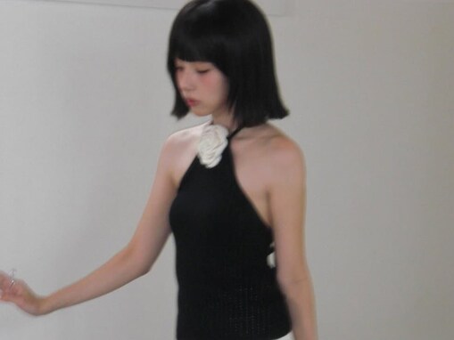 「お人形さんみたい」TWICE・ミナ、大胆肌見せショットにファンもん絶！ 「ぎゅってしたくなる」