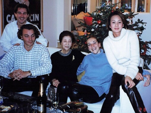 「忘れ得ぬ思い出」中村江里子、結婚前の貴重な家族ショット公開！ 「本当に素敵な歳の重ね方」