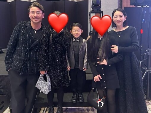 「夫婦揃って完璧」魔裟斗＆矢沢心、美男美女の家族と忘年会へ！ 「理想のパパ」「みんなオシャレ」