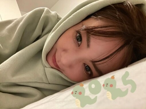 「わたしはとろけてます」倉科カナ、正月に“とろけている”姿を披露！ 「ヘビみたくなってるの可愛い」