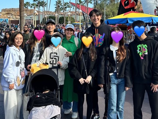 岩隈久志の美人妻、青木宣親一家とのLAディズニーショット公開！ 両家の子どもたち大集合