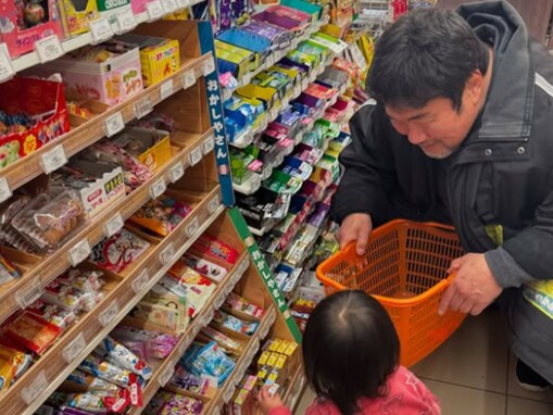 「幸せですね」北斗晶、夫・佐々木健介と孫の“メロメロ”ショットに反響の声続出！「メロメロですね」