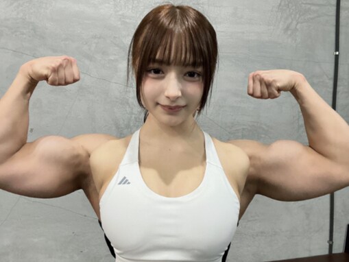 「二度見したww」人気女性TikToker、ムキムキショットに「これは勝てない（笑）」の声！