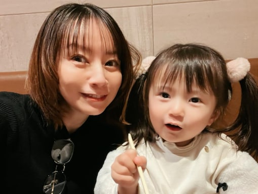 「一卵性親子だね」鈴木亜美、2歳娘との顔出しツーショットを公開！ 「アラフォーに見えない」