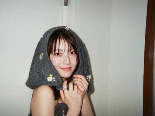 「アイラインきれい過ぎ」浜辺美波、インスタ復活後の初投稿でオフショット公開！「超可愛い」