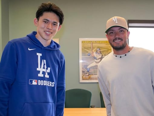 佐々木朗希がドジャース同僚に粋なプレゼント！ 「ど真ん中の日本土産だな」「優しくて人間性も立派」