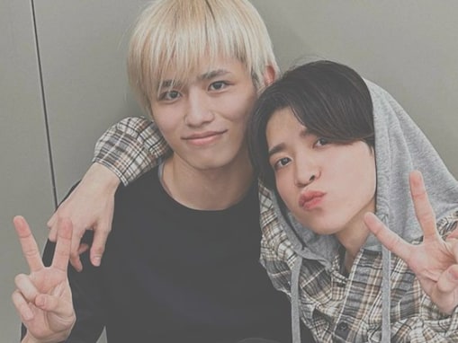 「大切な家族が増えました」松島聡、新メンバー篠塚大輝とのツーショットを公開！ 「そーくんのお兄ちゃん感堪らん」