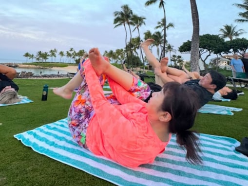 「夫婦で素敵です」北斗晶、夫・佐々木健介との“早朝のヨガ”ショットを公開！ 「気持ち良さそう」